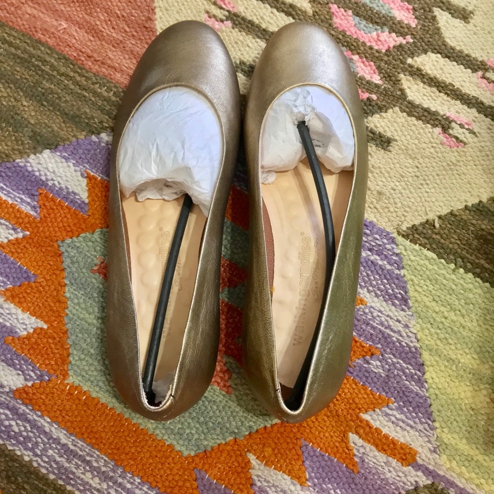 Walking Cradles Flats Bronwyn Gold Size 7, NWT